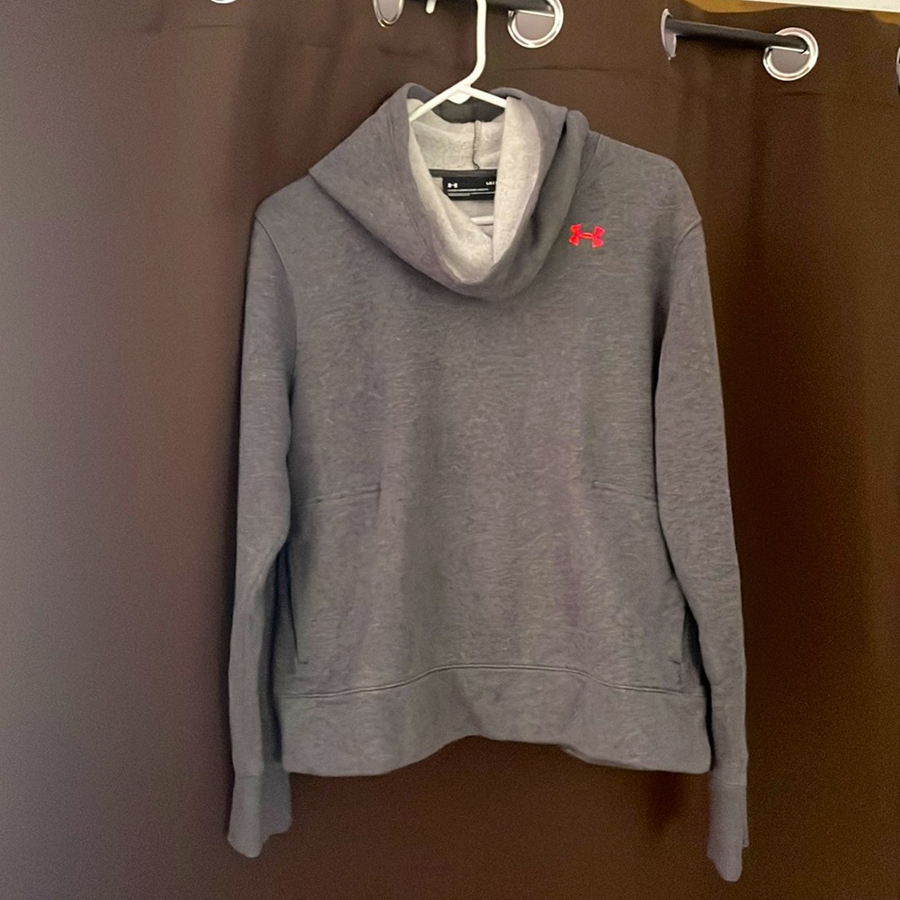Women’s L Under Armour hoodie